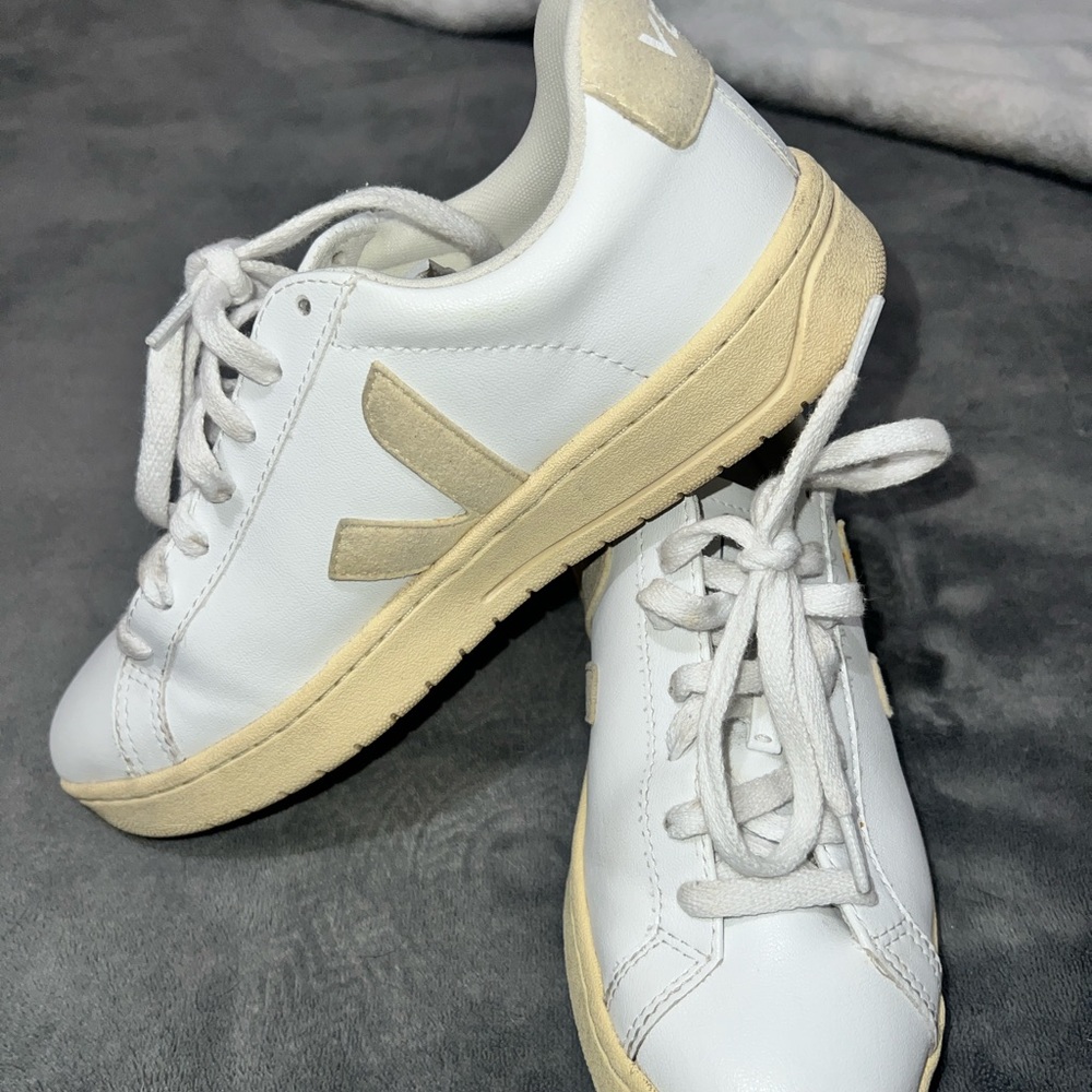 Veja women sneakers size 6 white and beige cream barely used